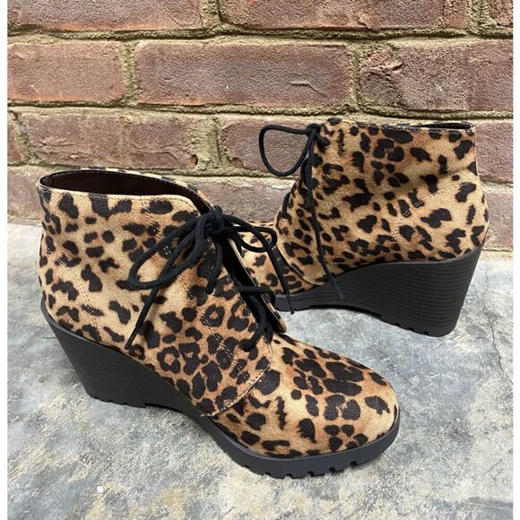 Soda Cheetah Faux Suede Print Lace Up Wedge Bootie NEW Size 6.5 - Picture 5 of 7